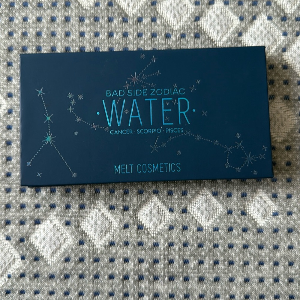 Melt cosmetics Water palette